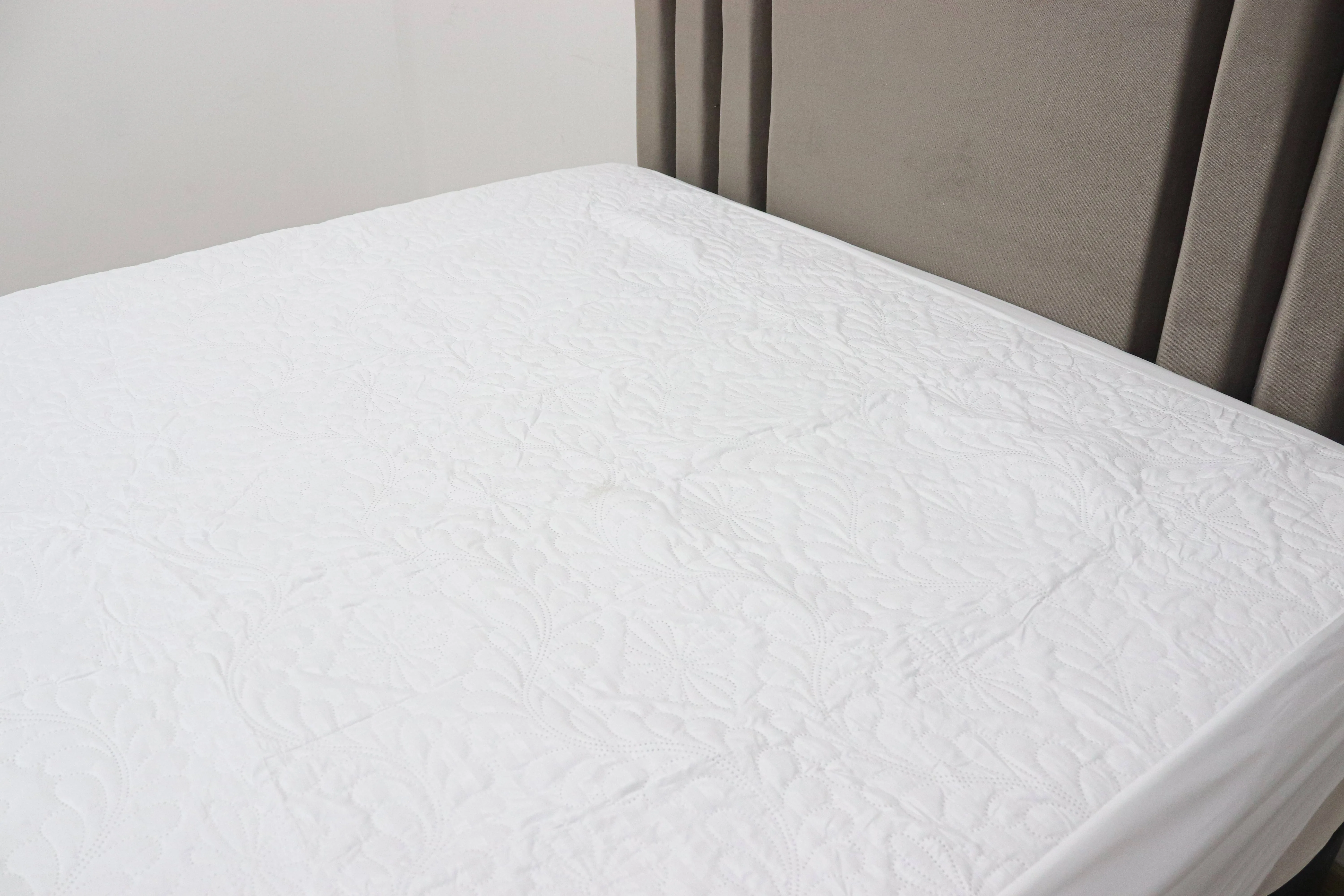 Protector de colchón en tela. sencillo - Hotelero | D' Ensueño